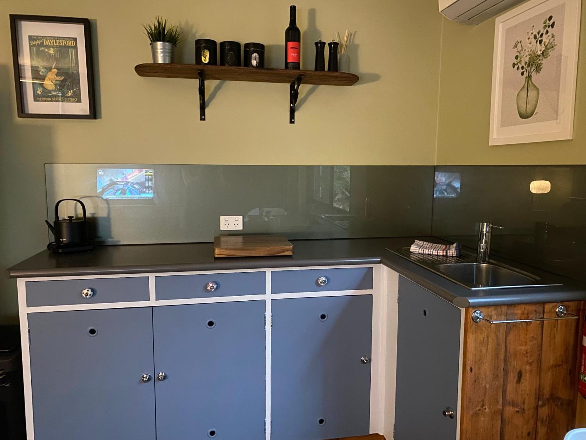 Sutton Spring Art Retreats Apartment Daylesford Room photo