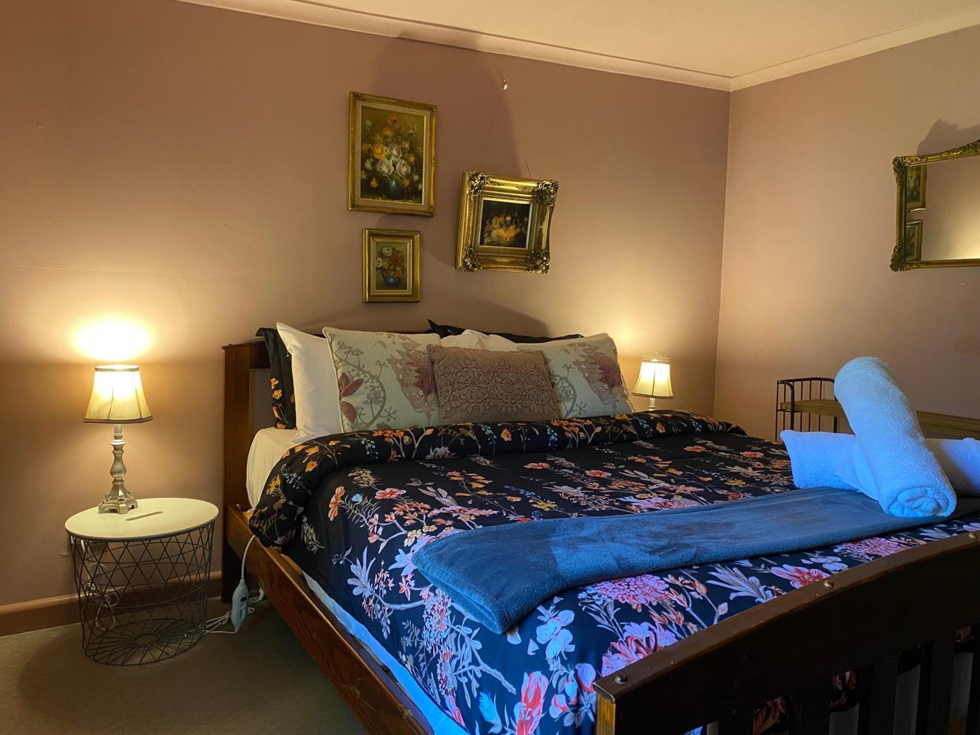 Sutton Spring Art Retreats Apartment Daylesford Room photo