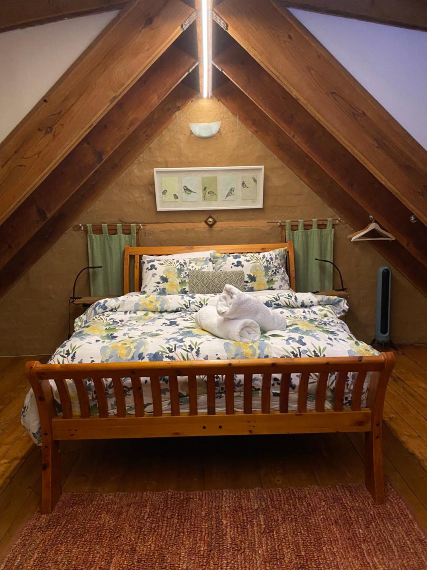 Sutton Spring Art Retreats Apartment Daylesford Room photo
