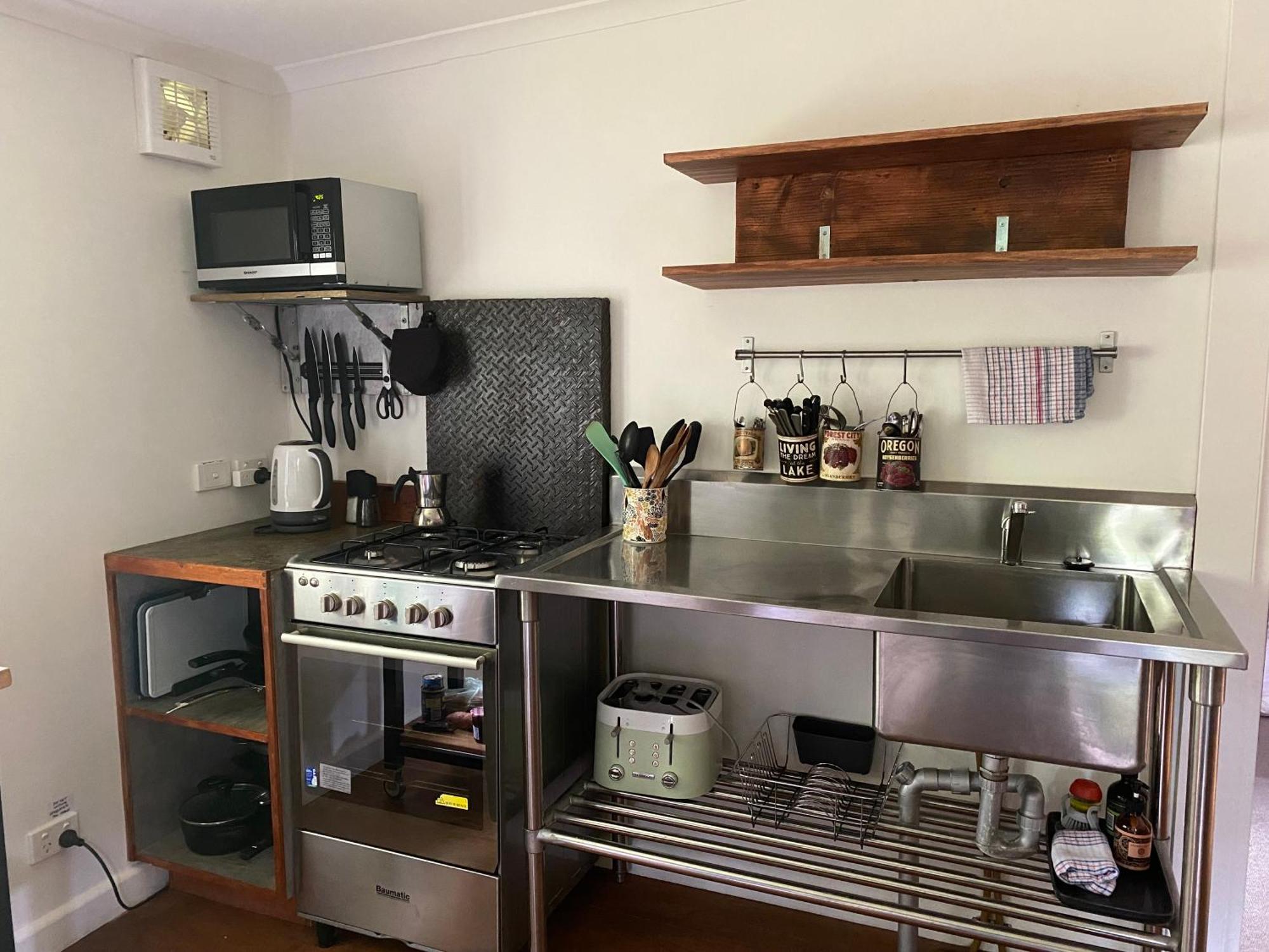 Sutton Spring Art Retreats Apartment Daylesford Room photo