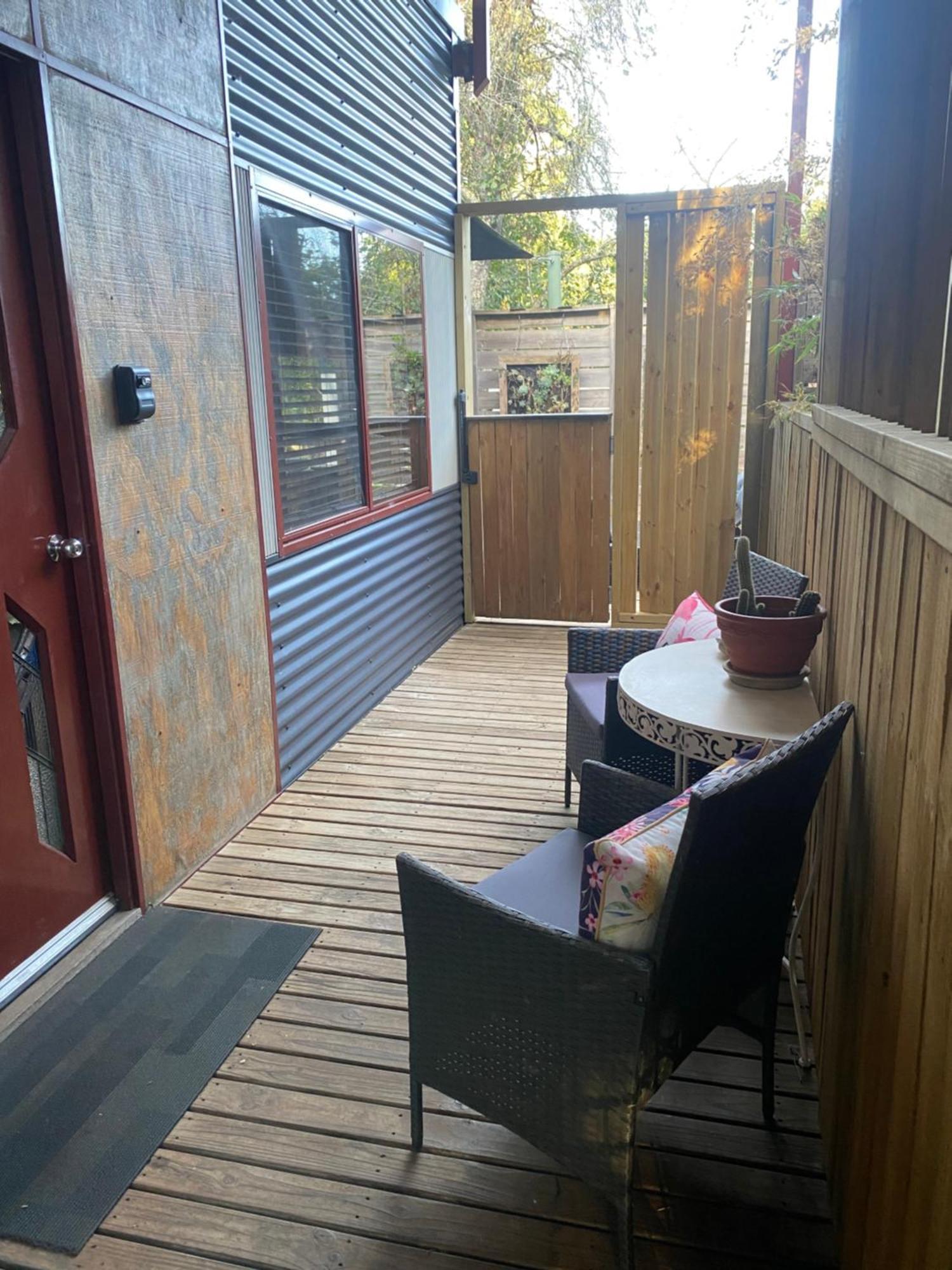 Sutton Spring Art Retreats Apartment Daylesford Room photo